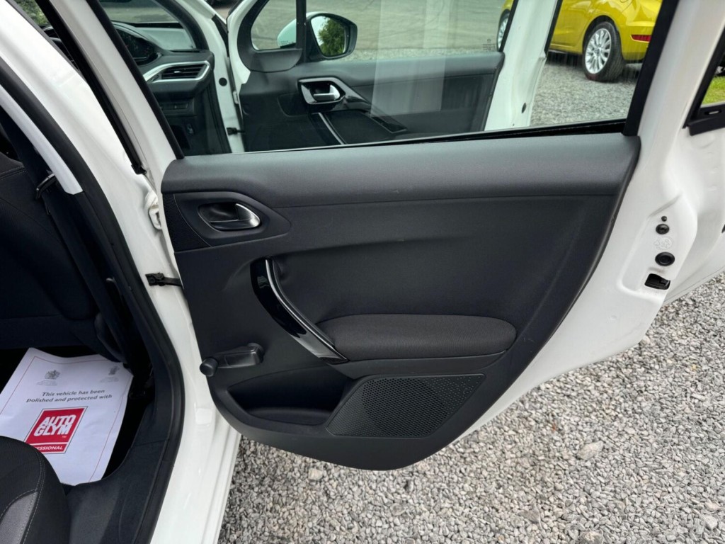 PEUGEOT 208 1.2 VTi PureTech Active Euro 6 5dr 2015