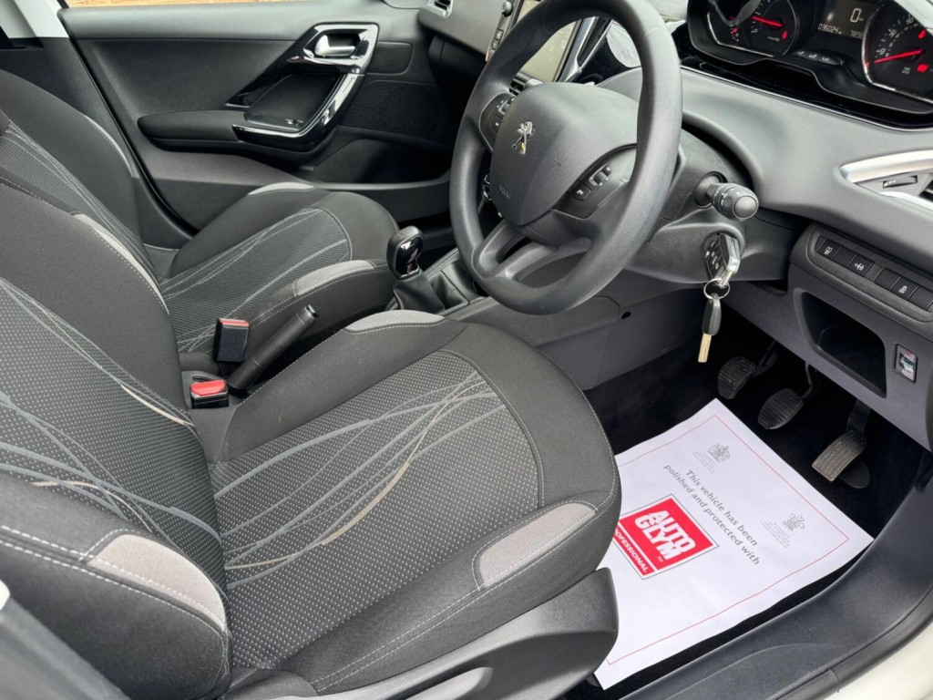 PEUGEOT 208 1.2 VTi PureTech Active Euro 6 5dr 2015