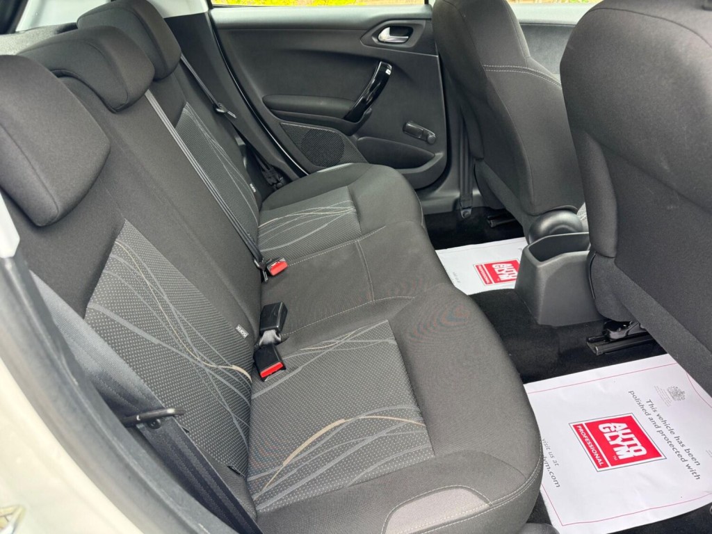 PEUGEOT 208 1.2 VTi PureTech Active Euro 6 5dr 2015