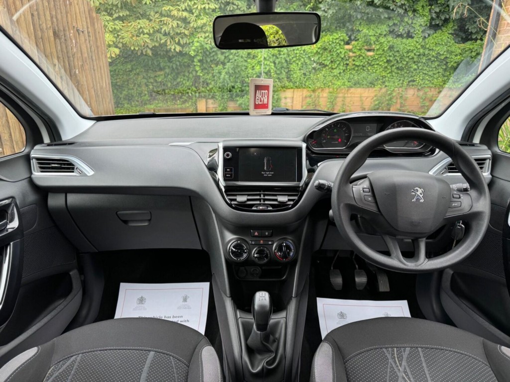 PEUGEOT 208 1.2 VTi PureTech Active Euro 6 5dr 2015