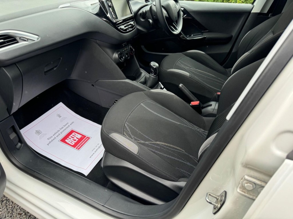 PEUGEOT 208 1.2 VTi PureTech Active Euro 6 5dr 2015