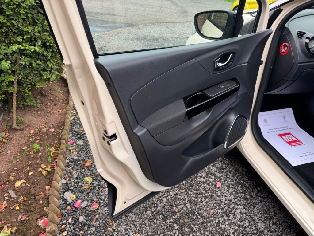 RENAULT CAPTUR 1.5 dCi ENERGY Dynamique Nav Euro 6 (s/s) 5dr 2015