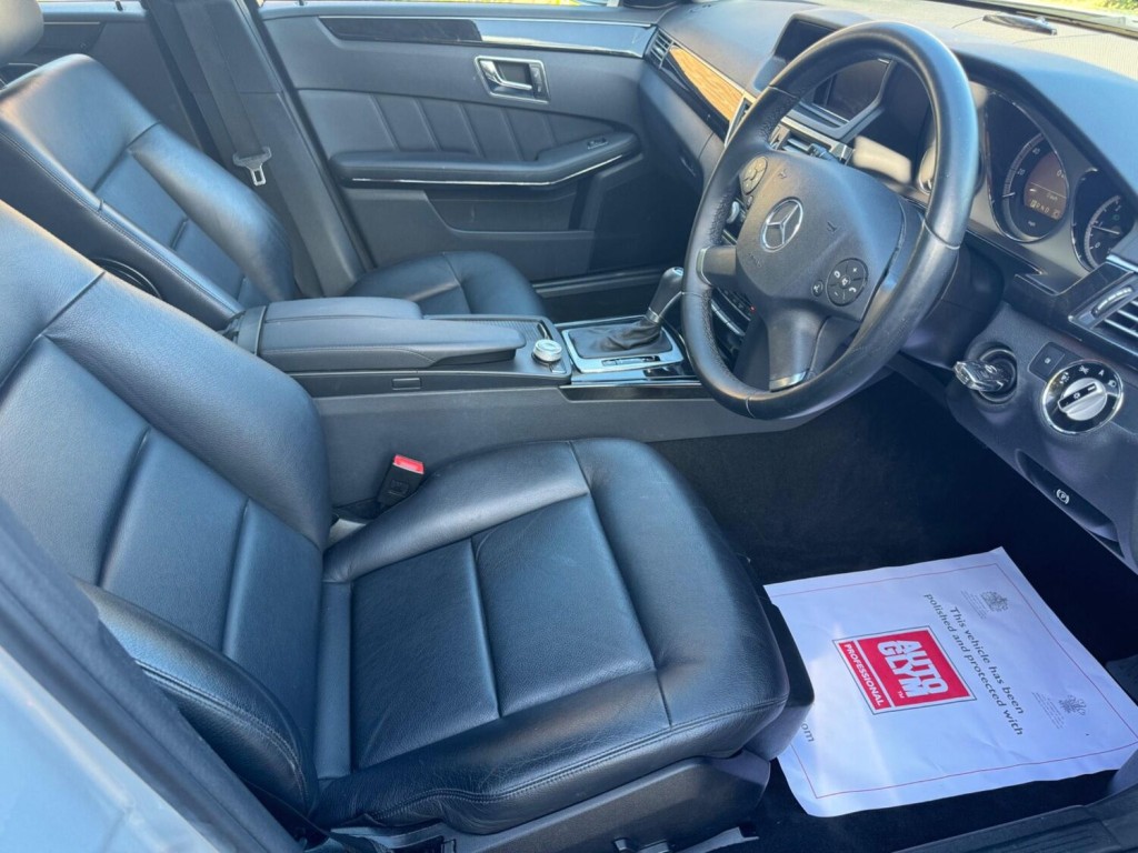 MERCEDES-BENZ E CLASS 2.1 E220 CDI BlueEfficiency Avantgarde Tiptronic Euro 5 4dr 2010