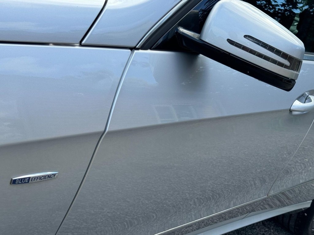 MERCEDES-BENZ E CLASS 2.1 E220 CDI BlueEfficiency Avantgarde Tiptronic Euro 5 4dr 2010