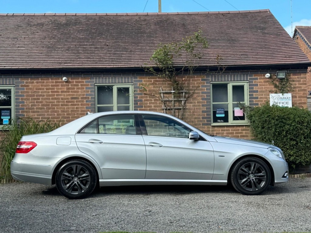 MERCEDES-BENZ E CLASS 2.1 E220 CDI BlueEfficiency Avantgarde Tiptronic Euro 5 4dr 2010