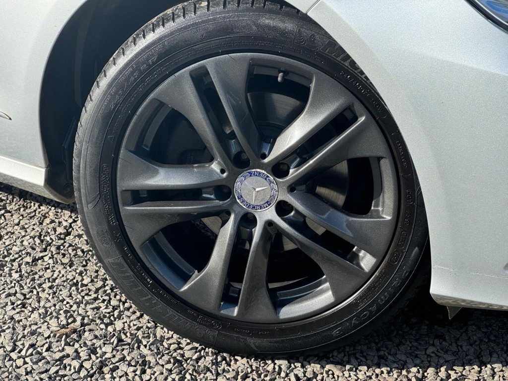 MERCEDES-BENZ E CLASS 2.1 E220 CDI BlueEfficiency Avantgarde Tiptronic Euro 5 4dr 2010