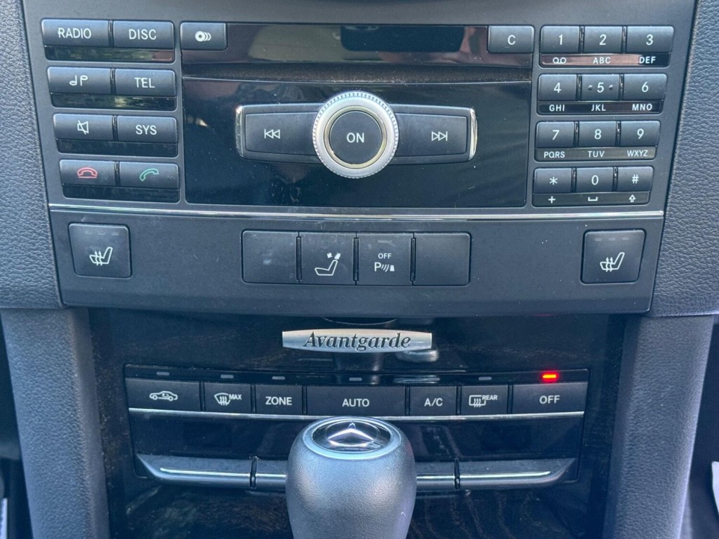 MERCEDES-BENZ E CLASS 2.1 E220 CDI BlueEfficiency Avantgarde Tiptronic Euro 5 4dr 2010