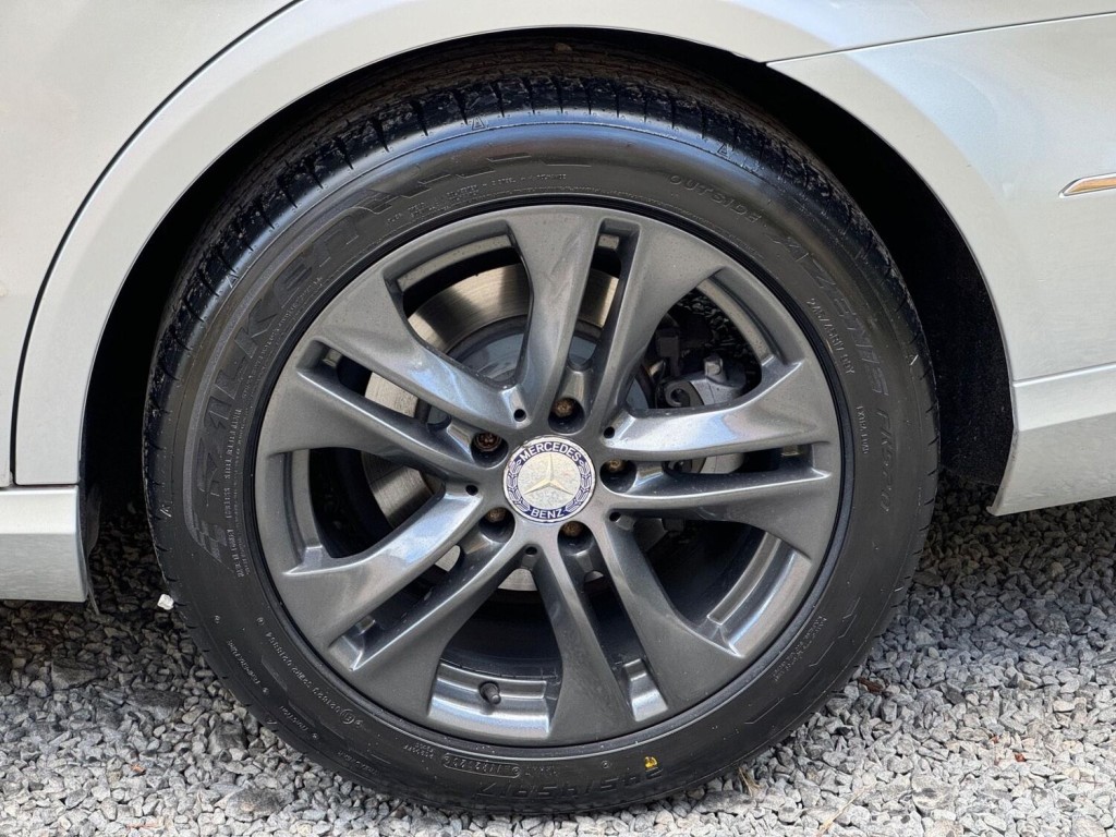 MERCEDES-BENZ E CLASS 2.1 E220 CDI BlueEfficiency Avantgarde Tiptronic Euro 5 4dr 2010