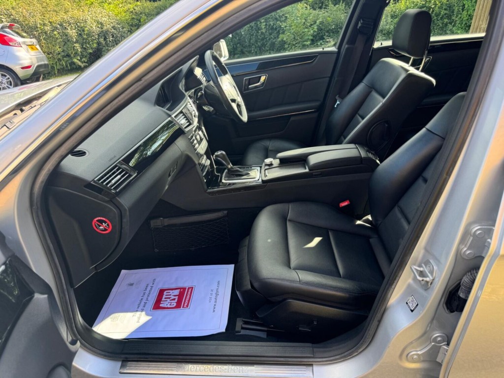 MERCEDES-BENZ E CLASS 2.1 E220 CDI BlueEfficiency Avantgarde Tiptronic Euro 5 4dr 2010