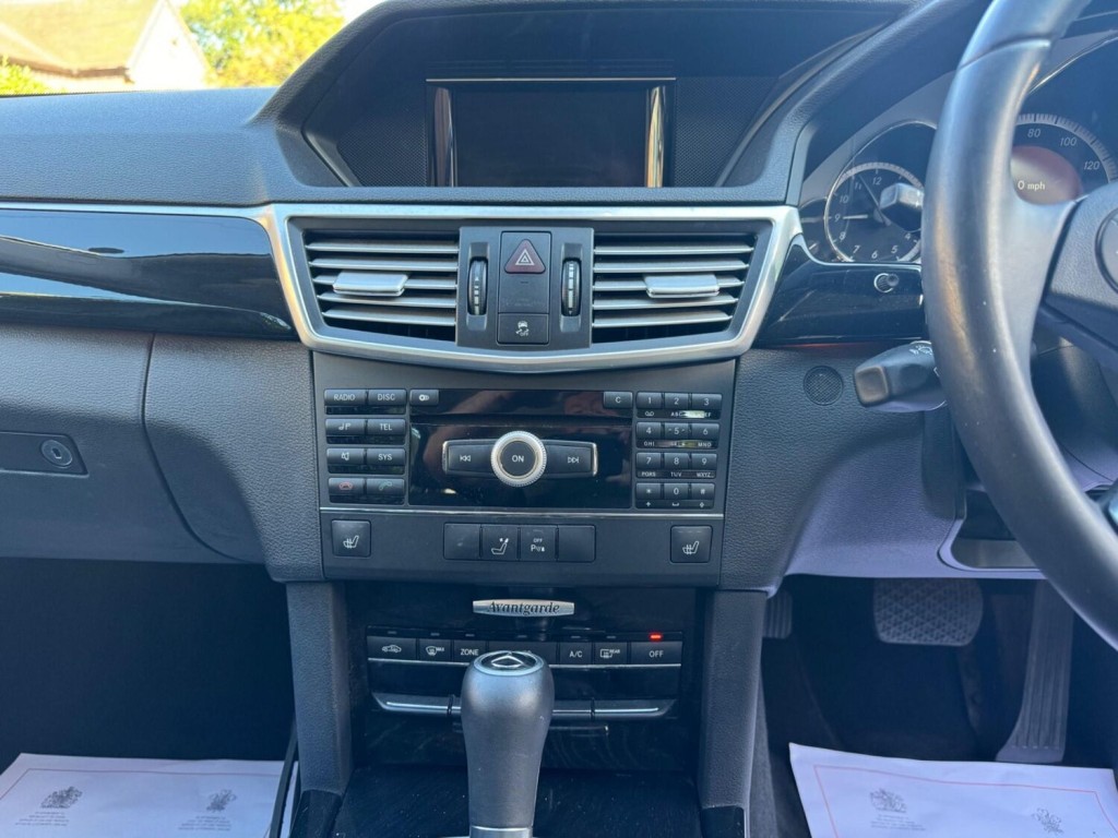 MERCEDES-BENZ E CLASS 2.1 E220 CDI BlueEfficiency Avantgarde Tiptronic Euro 5 4dr 2010