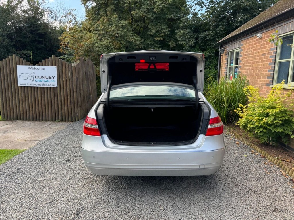 MERCEDES-BENZ E CLASS 2.1 E220 CDI BlueEfficiency Avantgarde Tiptronic Euro 5 4dr 2010