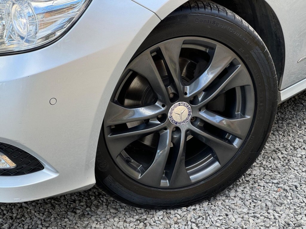 MERCEDES-BENZ E CLASS 2.1 E220 CDI BlueEfficiency Avantgarde Tiptronic Euro 5 4dr 2010