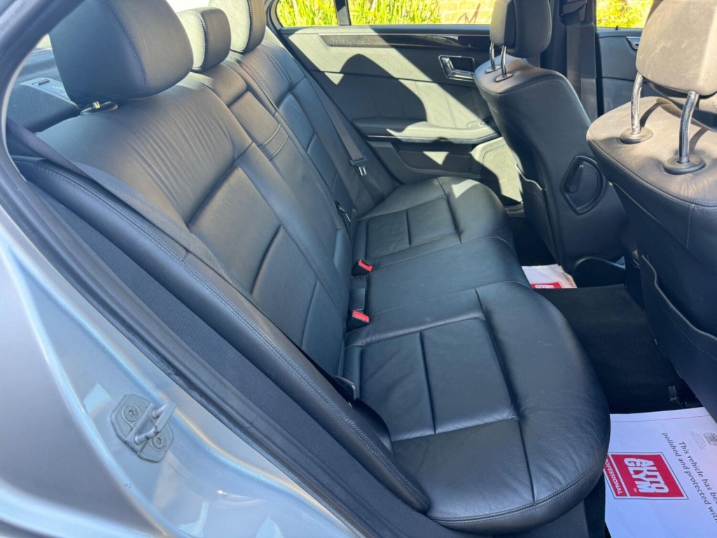 MERCEDES-BENZ E CLASS 2.1 E220 CDI BlueEfficiency Avantgarde Tiptronic Euro 5 4dr 2010