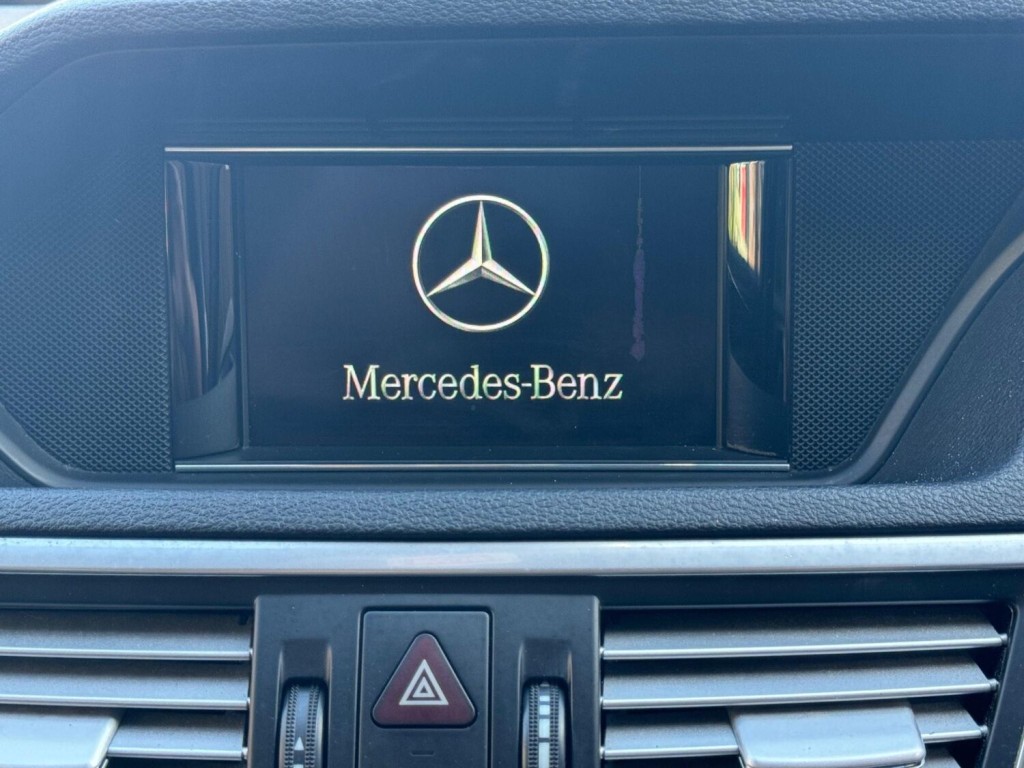 MERCEDES-BENZ E CLASS 2.1 E220 CDI BlueEfficiency Avantgarde Tiptronic Euro 5 4dr 2010