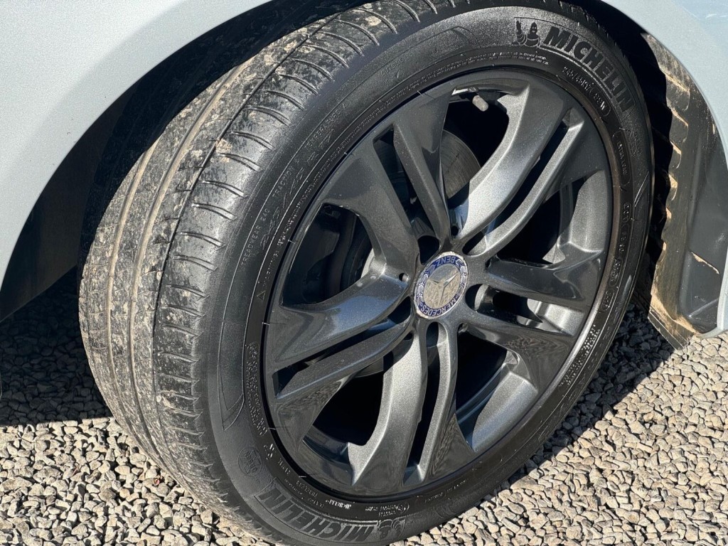 MERCEDES-BENZ E CLASS 2.1 E220 CDI BlueEfficiency Avantgarde Tiptronic Euro 5 4dr 2010