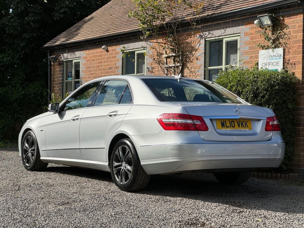 MERCEDES-BENZ E CLASS 2.1 E220 CDI BlueEfficiency Avantgarde Tiptronic Euro 5 4dr 2010