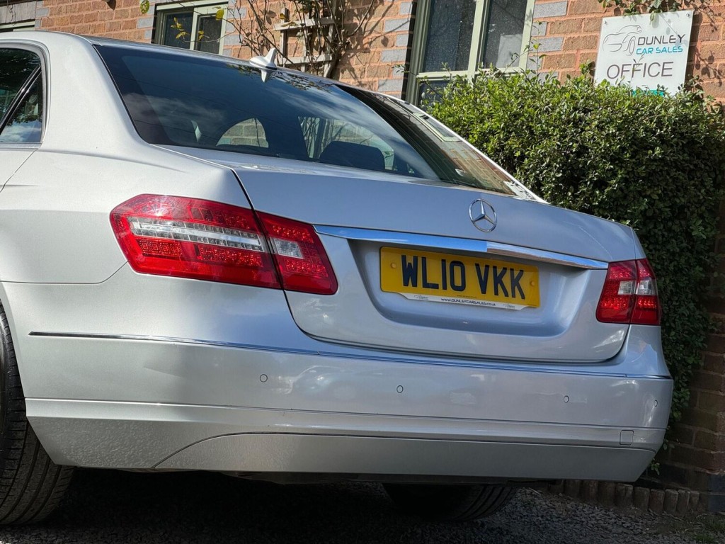 MERCEDES-BENZ E CLASS 2.1 E220 CDI BlueEfficiency Avantgarde Tiptronic Euro 5 4dr 2010