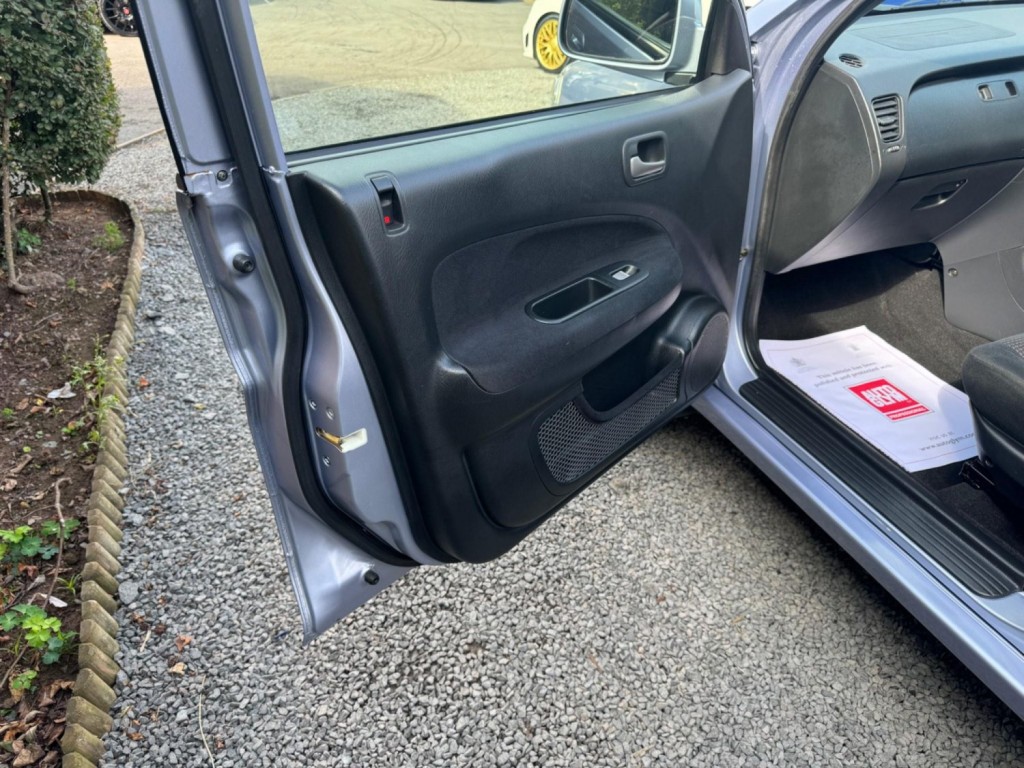 HONDA HR-V 1.6 i-VTEC 5dr 2004