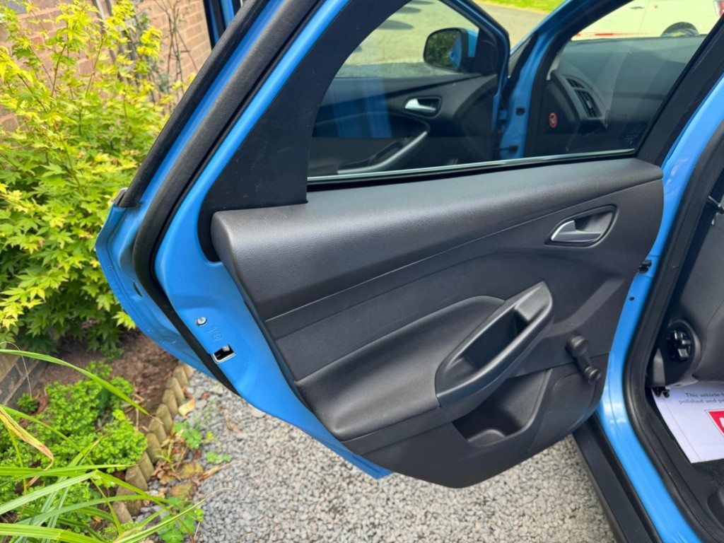 FORD FOCUS 1.0T EcoBoost Zetec Euro 6 (s/s) 5dr 2016