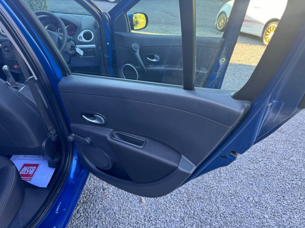 RENAULT CLIO 1.2 Dynamique Euro 4 5dr 2009