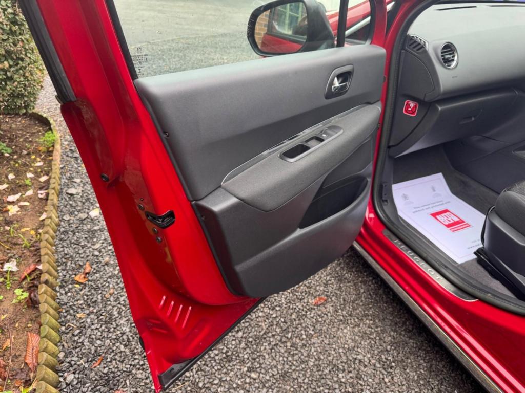 PEUGEOT 3008 1.6 HDi Active Euro 5 5dr 2014