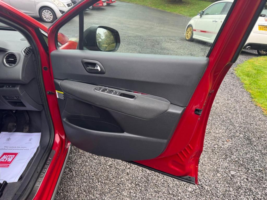 PEUGEOT 3008 1.6 HDi Active Euro 5 5dr 2014