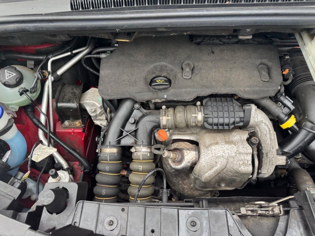 PEUGEOT 3008 1.6 HDi Active Euro 5 5dr 2014