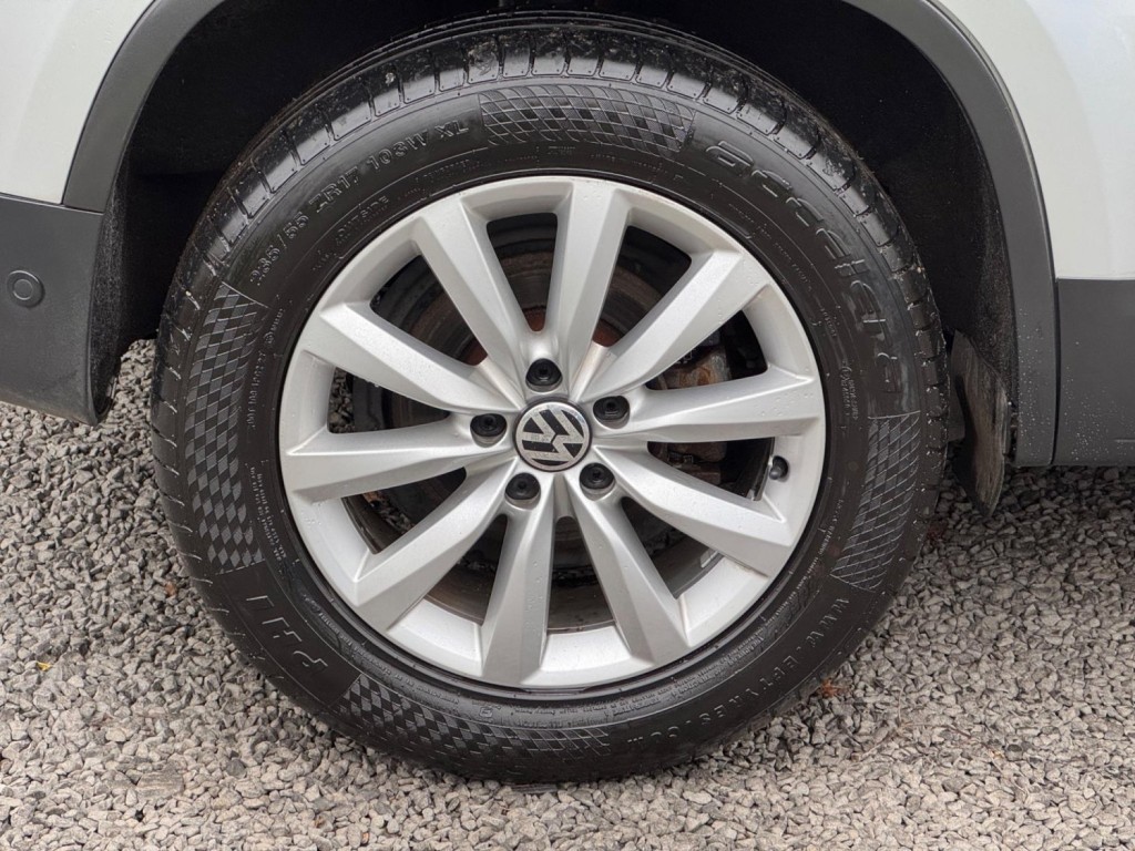 VOLKSWAGEN TIGUAN 2.0 TDI BlueMotion Tech Match 4WD Euro 5 (s/s) 5dr 2014