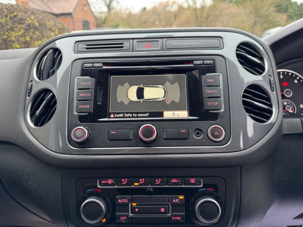 VOLKSWAGEN TIGUAN 2.0 TDI BlueMotion Tech Match 4WD Euro 5 (s/s) 5dr 2014