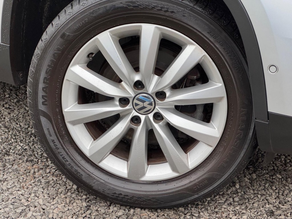 VOLKSWAGEN TIGUAN 2.0 TDI BlueMotion Tech Match 4WD Euro 5 (s/s) 5dr 2014