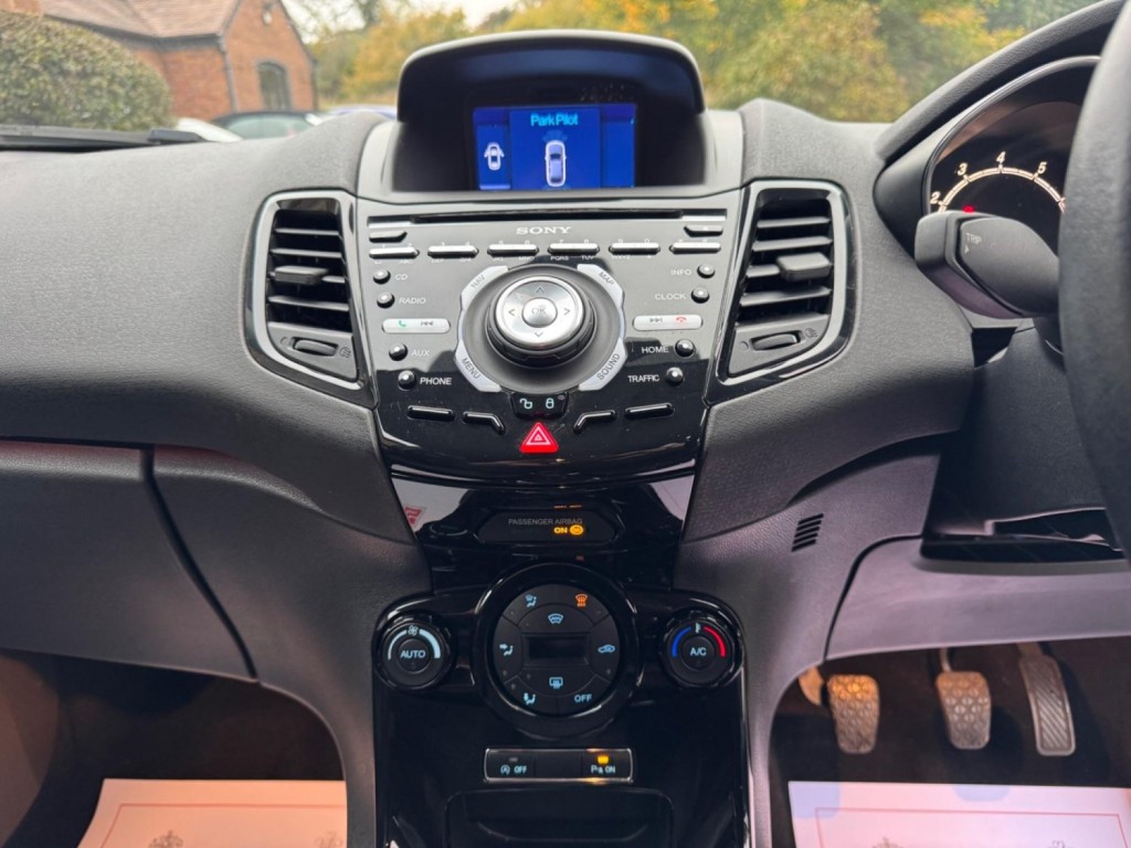 FORD FIESTA 1.0T EcoBoost Titanium Euro 5 (s/s) 5dr 2014