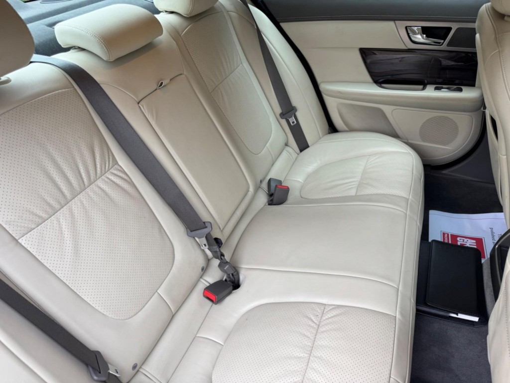 JAGUAR XF 3.0d V6 Portfolio Auto Euro 5 4dr 2009