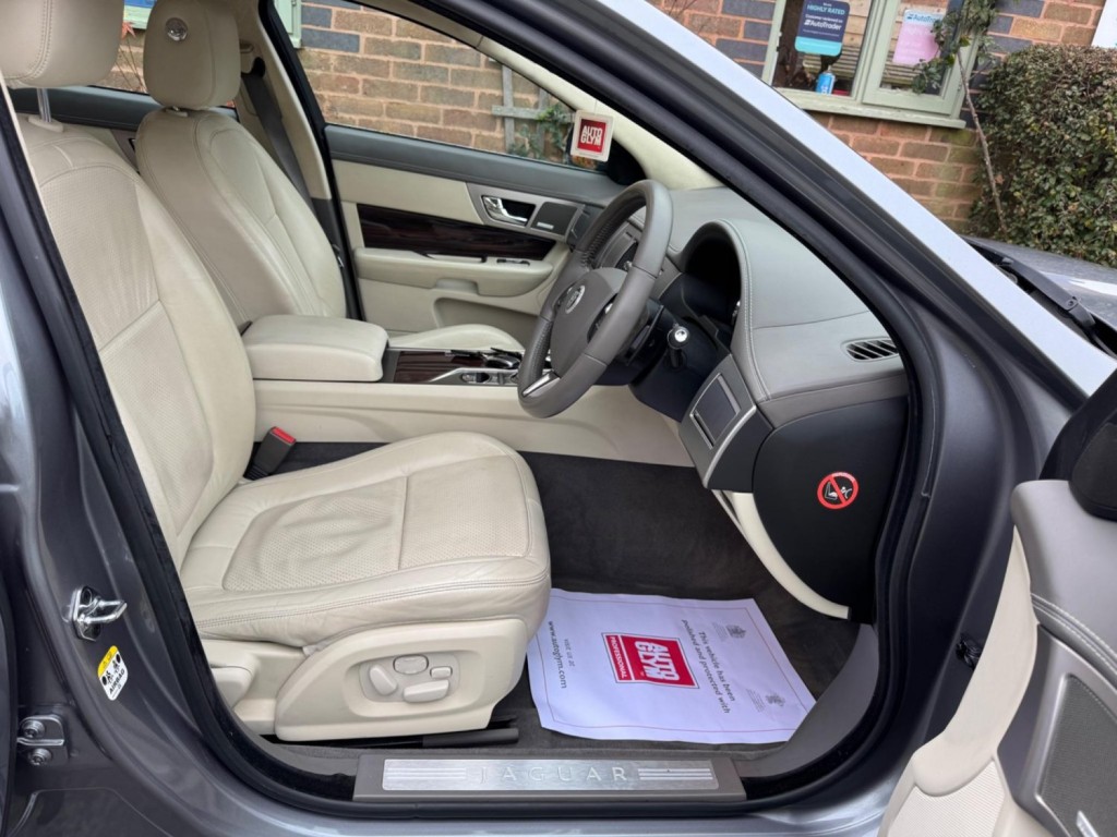 JAGUAR XF 3.0d V6 Portfolio Auto Euro 5 4dr 2009