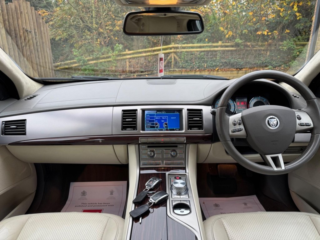 JAGUAR XF 3.0d V6 Portfolio Auto Euro 5 4dr 2009