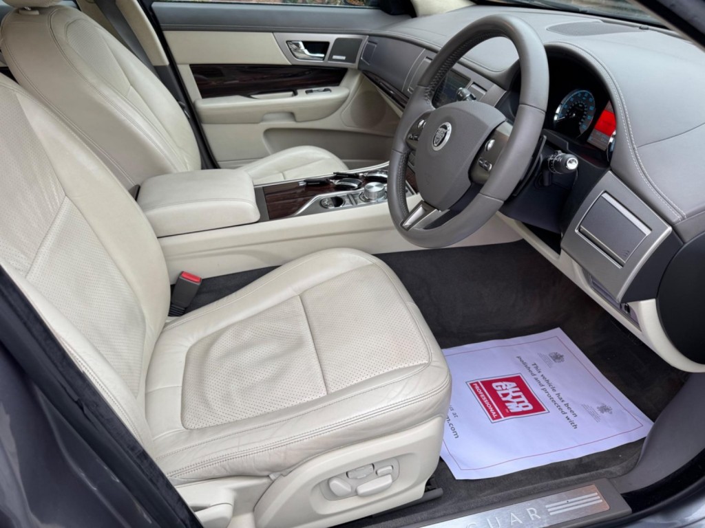 JAGUAR XF 3.0d V6 Portfolio Auto Euro 5 4dr 2009