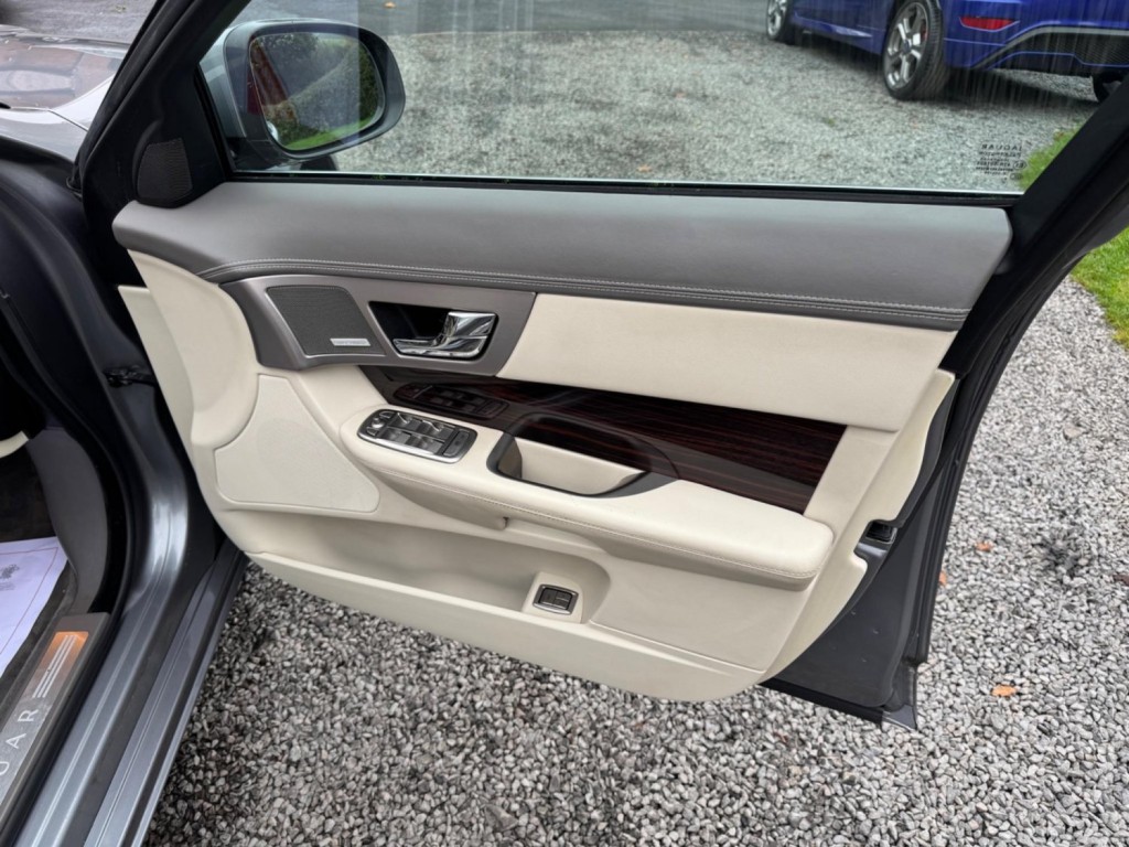 JAGUAR XF 3.0d V6 Portfolio Auto Euro 5 4dr 2009