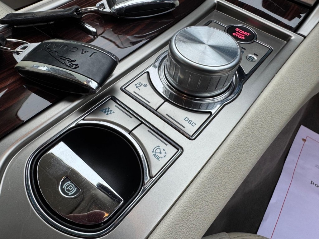 JAGUAR XF 3.0d V6 Portfolio Auto Euro 5 4dr 2009