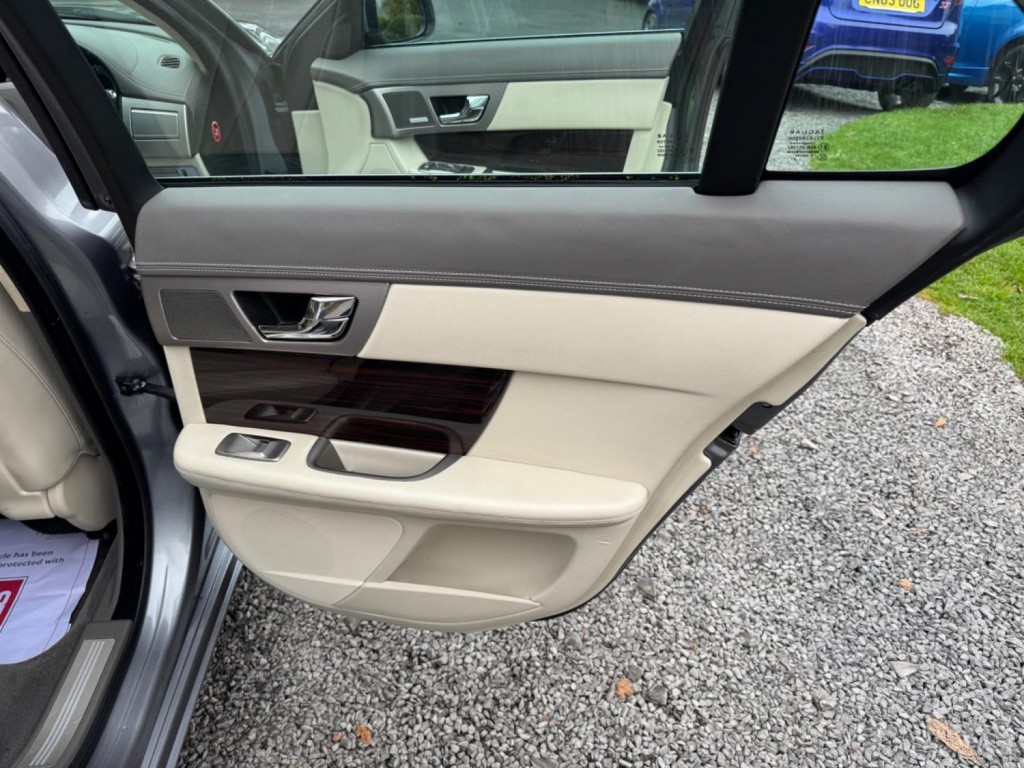 JAGUAR XF 3.0d V6 Portfolio Auto Euro 5 4dr 2009
