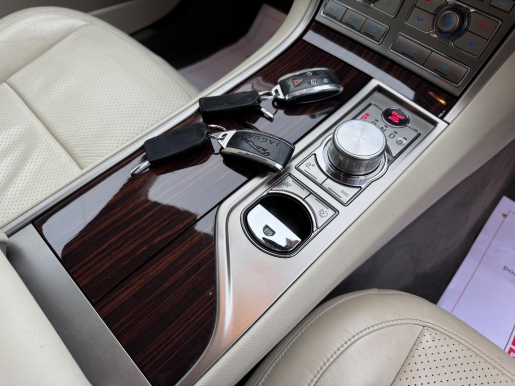 JAGUAR XF 3.0d V6 Portfolio Auto Euro 5 4dr 2009