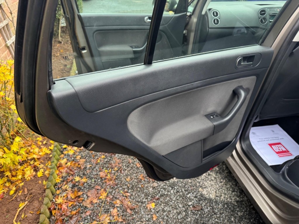 VOLKSWAGEN GOLF PLUS 2.0 TDI SE Euro 5 5dr 2013