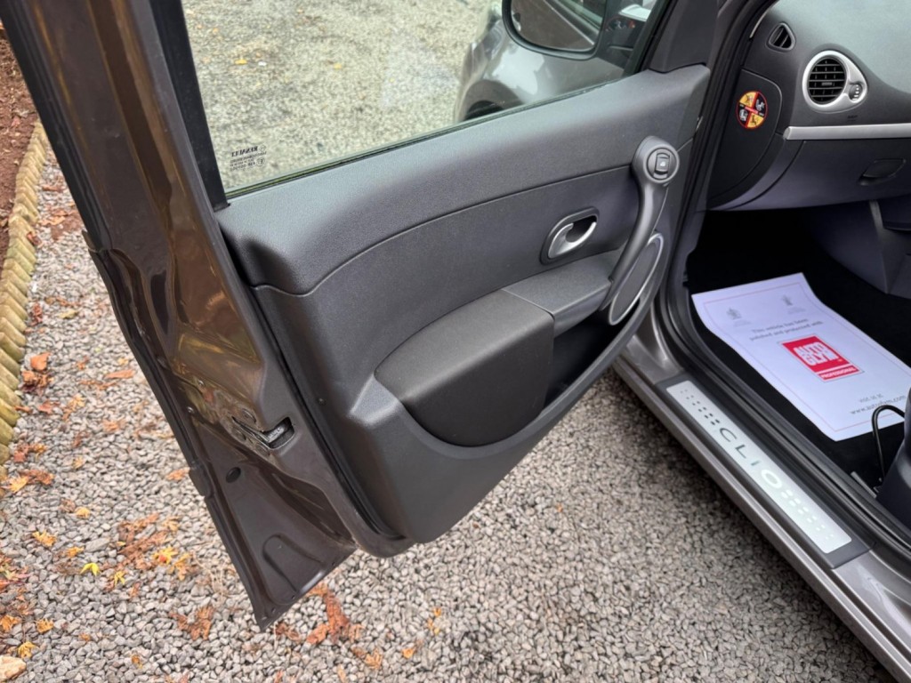 RENAULT CLIO 1.2 TCe Dynamique Euro 4 5dr 2010