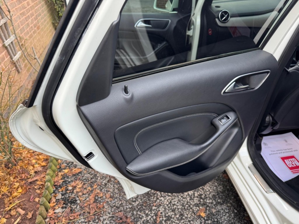 MERCEDES-BENZ B CLASS 1.8 B180 CDI BlueEfficiency Sport Euro 5 (s/s) 5dr 2012