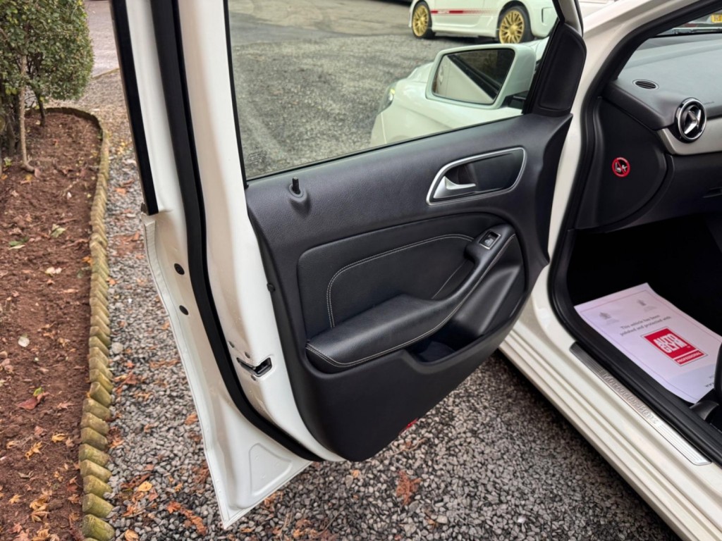 MERCEDES-BENZ B CLASS 1.8 B180 CDI BlueEfficiency Sport Euro 5 (s/s) 5dr 2012