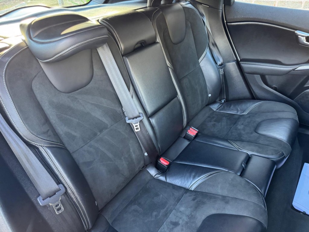 VOLVO V40 2.0 D2 R-Design Euro 6 (s/s) 5dr 2016