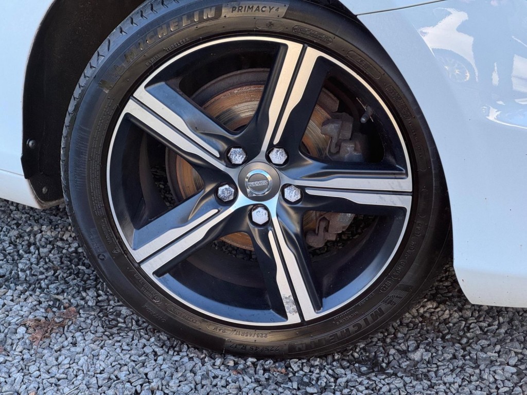 VOLVO V40 2.0 D2 R-Design Euro 6 (s/s) 5dr 2016