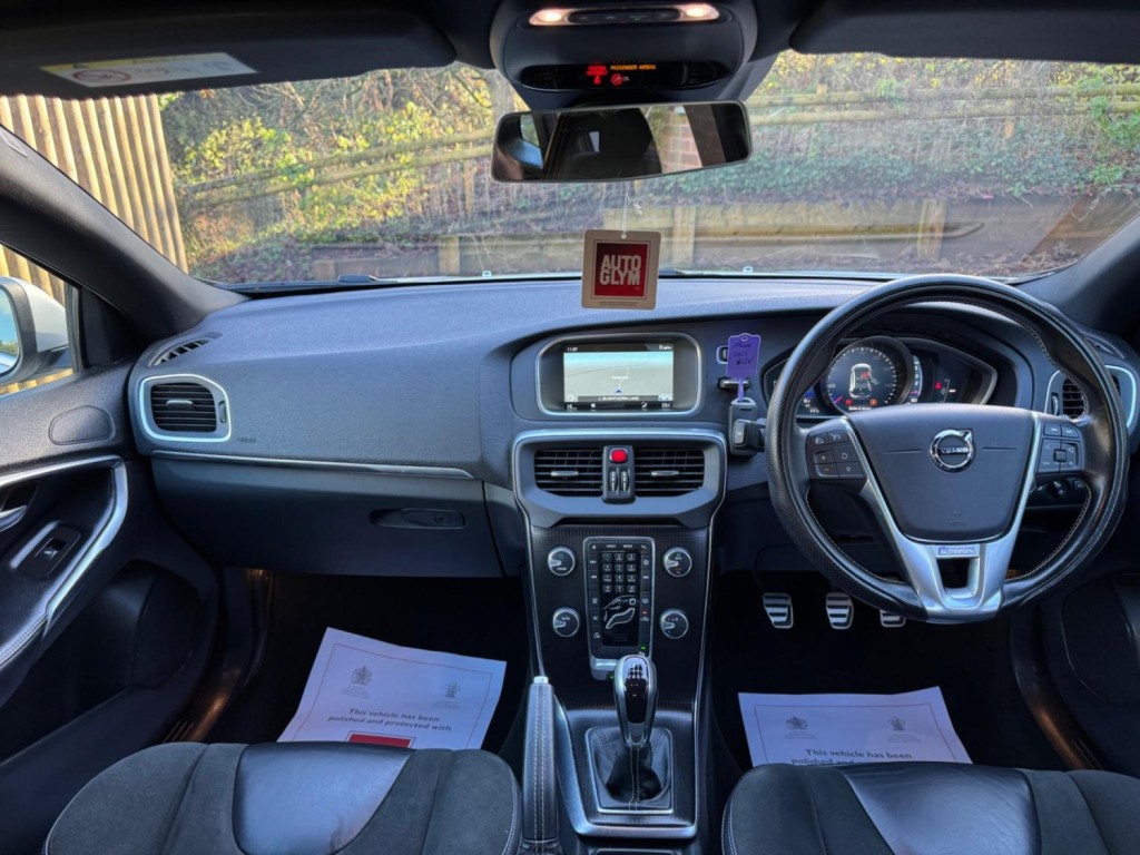 VOLVO V40 2.0 D2 R-Design Euro 6 (s/s) 5dr 2016