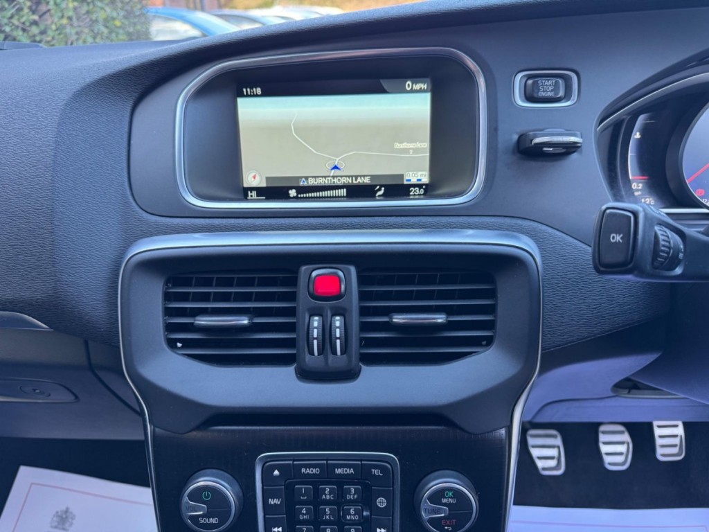 VOLVO V40 2.0 D2 R-Design Euro 6 (s/s) 5dr 2016