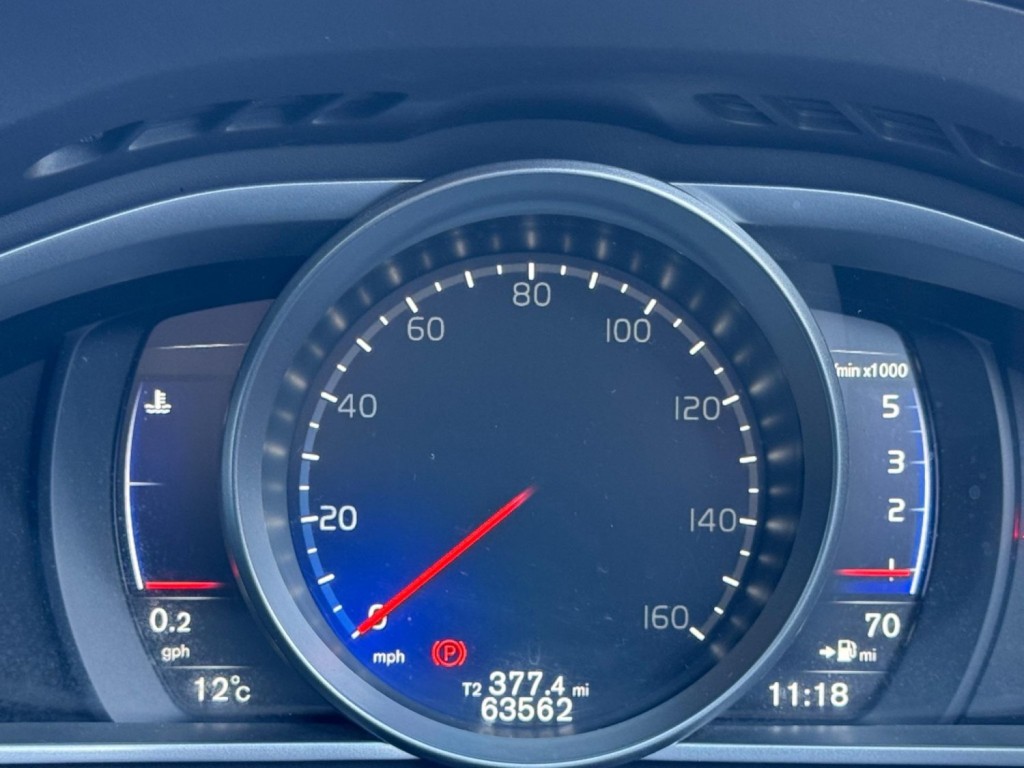 VOLVO V40 2.0 D2 R-Design Euro 6 (s/s) 5dr 2016