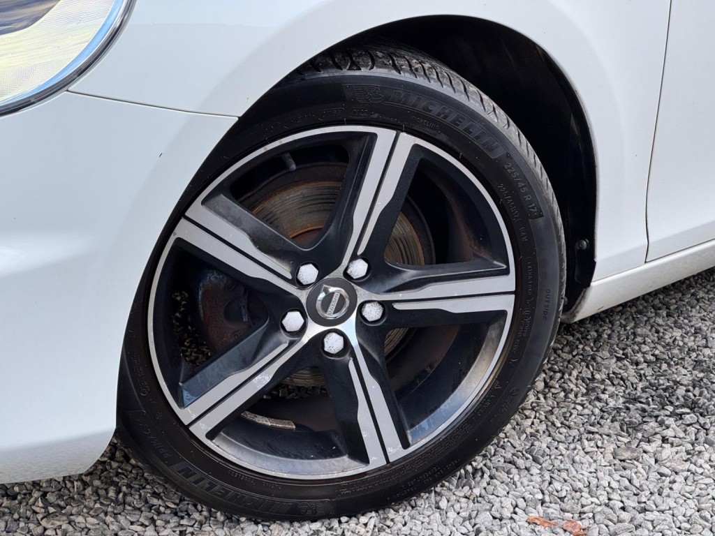 VOLVO V40 2.0 D2 R-Design Euro 6 (s/s) 5dr 2016