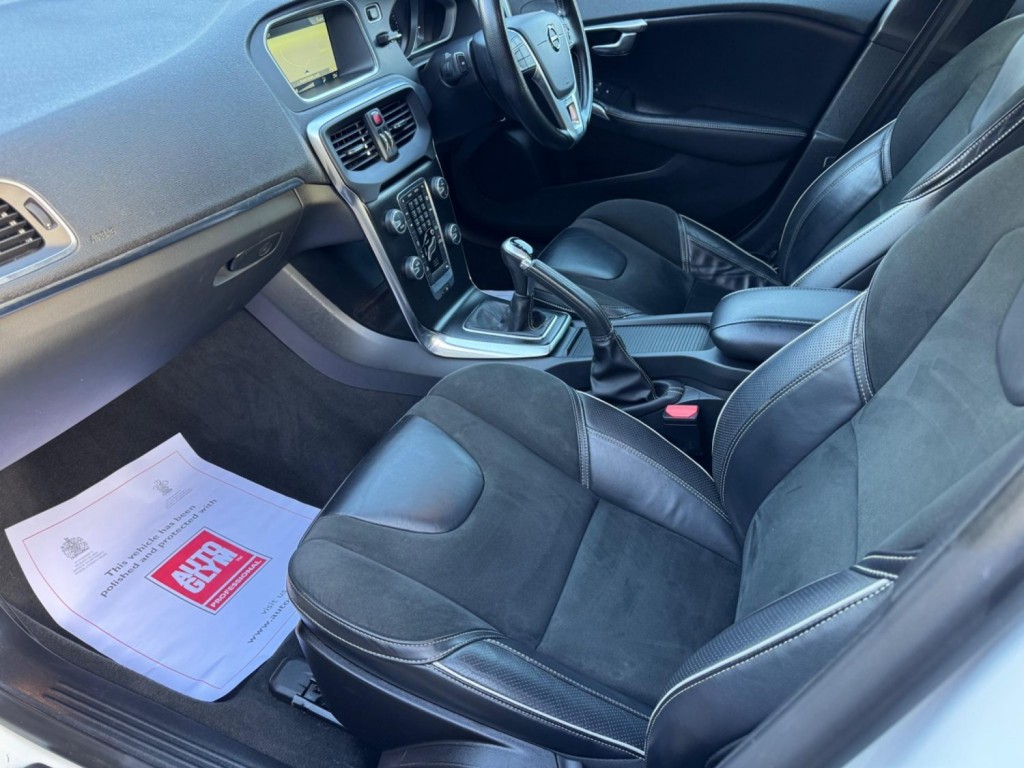 VOLVO V40 2.0 D2 R-Design Euro 6 (s/s) 5dr 2016